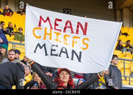 Wellington, Neuseeland, 15. Juni 2024. Ein Chiefs-Fan sieht vor dem Super Rugby Halbfinale zwischen den Hurricanes und Chiefs im Sky Stadium am 15. Juni 2024 in Wellington, Neuseeland. Quelle: James Foy/Speed Media/Alamy Live News Stockfoto