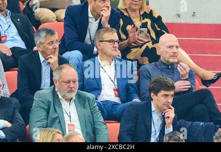 Herbert HAINER, FCB-Präsident und Ex-CEO Adidas Jan-Christian Dreesen, Vorstandsvorsitzender FCB Matthias SAMMER, EX FCB Sportdirektor im Gruppenspiel DEUTSCHLAND - SCHOTTLAND 5-1 der UEFA-Europameisterschaften 2024 am 14. Juni 2024 in München. Fotograf: Peter Schatz Stockfoto