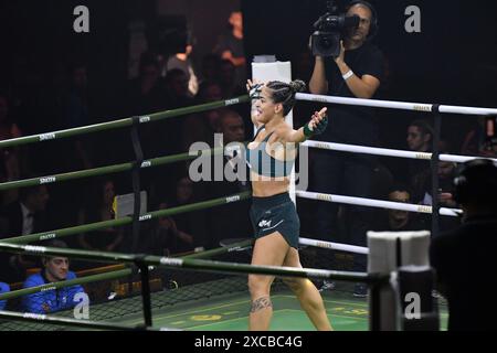 Sao Paulo, Brasilien. Juni 2024. São PAULO, BRASILIEN – 15. JUNI: Beatriz Mesquita feiert ihren Sieg über Jorgina Ramos im Kampf gegen die Spaten Fight Night im Komplexo Tempo am 15. Juni 2024 in Sao Paulo, Brasilien. (Foto: Leandro Bernardes/PxImages) Credit: PX Images/Alamy Live News Stockfoto