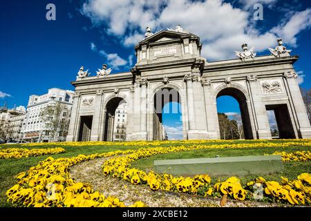 Puerta de Alcalá, Tor Alcalá, Kreisverkehr der Plaza de la Independencia, Madrid, Spanien, Europa Stockfoto