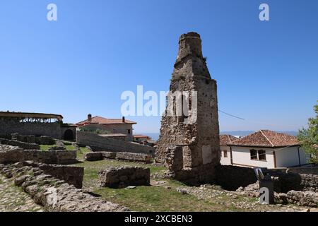 Ruinen der Fatih-Sultan-Mehmet-Moschee in Kruja Castle oder Festung in Albanien Stockfoto