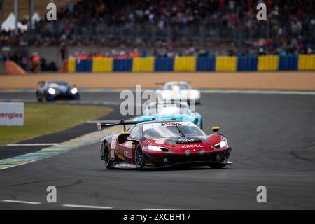 66 PETROBELLI Giacomo (ita), TEN VOORDE Larry (nld), YOLUC Salih (tur), JMW Motorsport, Ferrari 296 LMGT3 #66, LM GT3, Action während der 24 Stunden von Le Mans 2024, 4. Runde der FIA-Langstrecken-Weltmeisterschaft 2024, auf dem Circuit des 24 Heures du Mans, vom 15. Bis 16. Juni, 2024 in Le Mans, Frankreich - Foto Joao Filipe/DPPI Credit: DPPI Media/Alamy Live News Stockfoto