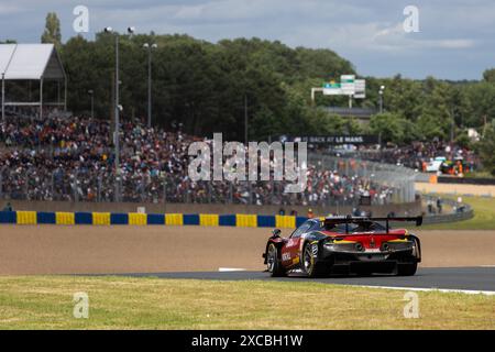 66 PETROBELLI Giacomo (ita), TEN VOORDE Larry (nld), YOLUC Salih (tur), JMW Motorsport, Ferrari 296 LMGT3 #66, LM GT3, Action während der 24 Stunden von Le Mans 2024, 4. Runde der FIA-Langstrecken-Weltmeisterschaft 2024, auf dem Circuit des 24 Heures du Mans, vom 15. Bis 16. Juni, 2024 in Le Mans, Frankreich - Foto Joao Filipe/DPPI Credit: DPPI Media/Alamy Live News Stockfoto