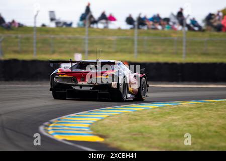 66 PETROBELLI Giacomo (ita), TEN VOORDE Larry (nld), YOLUC Salih (tur), JMW Motorsport, Ferrari 296 LMGT3 #66, LM GT3, Action während der 24 Stunden von Le Mans 2024, 4. Runde der FIA-Langstrecken-Weltmeisterschaft 2024, auf dem Circuit des 24 Heures du Mans, vom 15. Bis 16. Juni, 2024 in Le Mans, Frankreich - Foto Joao Filipe/DPPI Credit: DPPI Media/Alamy Live News Stockfoto