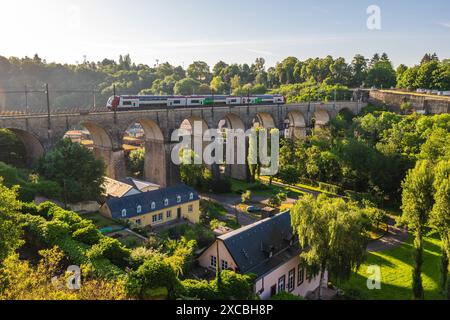 Die Passerelle, auch bekannt als das Luxemburger Viadukt, ist ein Viadukt in Luxemburg-Stadt im Süden Luxemburgs. Stockfoto