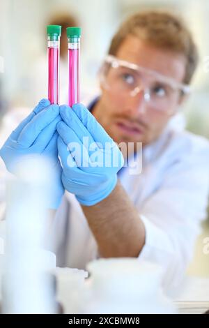 Forscher, biologisches Testlabor, Tecnalia Foundation, Technologie- und Forschungszentrum, San Sebastian Technological Park, Donostia, Gipuzkoa, Ba Stockfoto