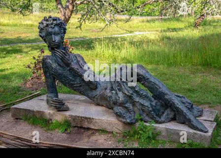 PSKOW-REGION, RUSSLAND - 12. JUNI 2024: Denkmal für den russischen Dichter Puschkin A. S. Michailowskoje, Puschkin-Gebirge. Region Pskow. Russland Stockfoto