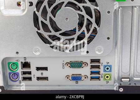 CPU für Bürocomputer mit mehreren Anschlüssen Stockfoto