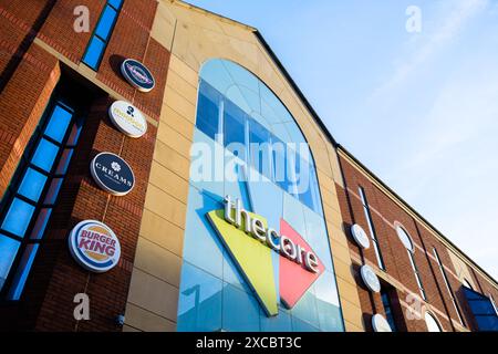 Leeds England: 2. Juni 2024: Das Einkaufszentrum Core leeds und das Außenschild Foodcourt Stockfoto