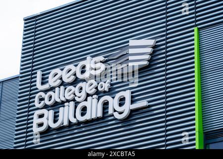 Leeds England: 3. Juni 2024 Leeds College of Building - South Bank Campus. Außenbeschilderung Stockfoto