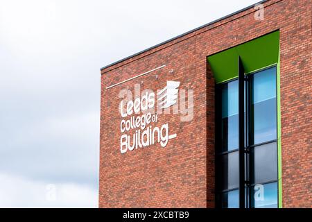 Leeds England: 3. Juni 2024 Leeds College of Building - South Bank Campus. Außenbeschilderung Stockfoto