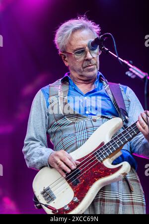 DIE EDEN-SESSIONS BEGANNEN MIT EINEM FRÖHLICHEN START MIT EINEM ÜBERFÜLLTEN HAUS, DAS DIE ERSTE SHOW IHRER GRAVITY TREPPEN TOUR SPIELTE. Stockfoto