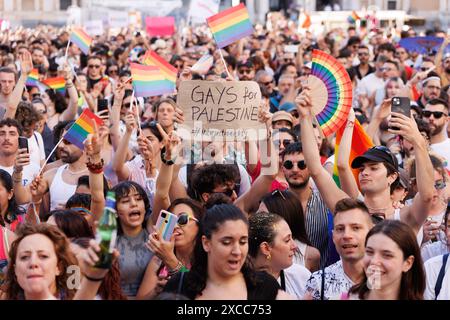 Rom, Italien. Juni 2024. Teilnehmer an der jährlichen Pride Parade, 15. Juni 2024, Rom, Italien Credit: Live Media Publishing Group/Alamy Live News Stockfoto