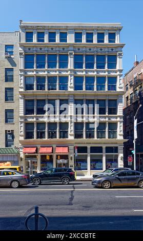 NYC Chinatown: 268 Canal Street, ein Wahrzeichen von NYC Gusseisen Loft Gebäude, heute beherbergt Charles B. Wang Community Health Center. Stockfoto