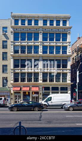 NYC Chinatown: 268 Canal Street, ein Wahrzeichen von NYC Gusseisen Loft Gebäude, heute beherbergt Charles B. Wang Community Health Center. Stockfoto