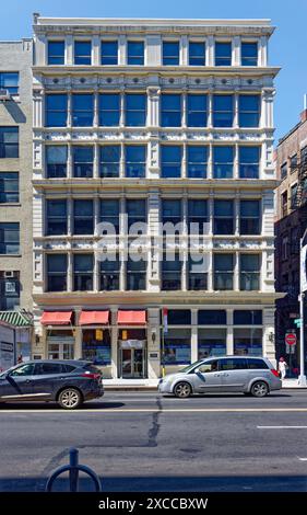 NYC Chinatown: 268 Canal Street, ein Wahrzeichen von NYC Gusseisen Loft Gebäude, heute beherbergt Charles B. Wang Community Health Center. Stockfoto