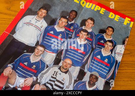 Poster des französischen Nationalmannschaftssiegers der Weltmeisterschaft 1998 mit Zinedine Zidane. Stockfoto