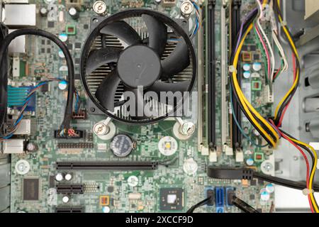 Nahaufnahme von Computer Motherboard und CPU Cooler: Pakistan - 24. Januar 2024. Stockfoto