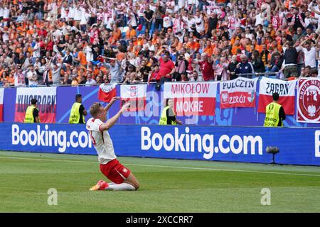 HAMBURG, DEUTSCHLAND - 16. JUNI: Adam Buksa aus Polen feiert sein erstes Tor beim Gruppenspiel der UEFA EURO 2024 zwischen Polen und den Niederlanden im Volksparkstadion am 16. Juni 2024 in Hamburg. (Foto: Andre Weening/Orange Pictures) Stockfoto