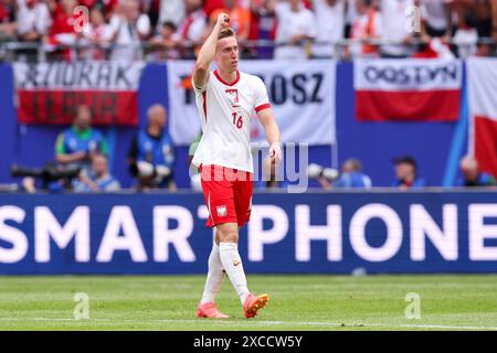 HAMBURG, DEUTSCHLAND - 16. JUNI: Adam Buksa aus Polen feiert, nachdem er das erste Tor des Teams beim Spiel der Gruppe D - UEFA EURO 2024 zwischen Polen und den Niederlanden im Volksparkstadion am 16. Juni 2024 in Hamburg erzielte. (Foto: Peter Lous/BSR Agency) Stockfoto