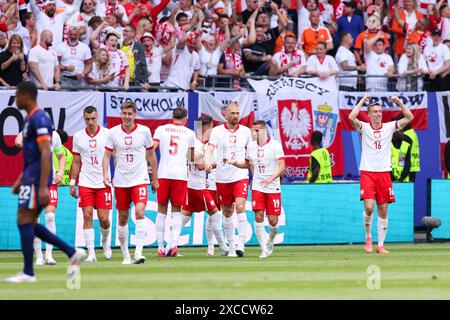 HAMBURG, DEUTSCHLAND - 16. JUNI: Adam Buksa aus Polen feiert, nachdem er das erste Tor des Teams beim Spiel der Gruppe D - UEFA EURO 2024 zwischen Polen und den Niederlanden im Volksparkstadion am 16. Juni 2024 in Hamburg erzielte. (Foto: Peter Lous/BSR Agency) Stockfoto