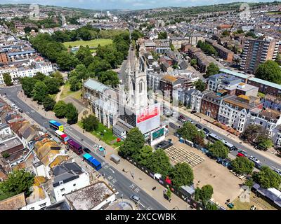 Brighton, Großbritannien. Juni 2024. Allgemeine Luftaufnahme des Fanparks vor dem Spiel Serbien gegen England im Central Park, York Place, Brighton, England, Großbritannien am 16. Juni 2024 Credit: Every Second Media/Alamy Live News Stockfoto