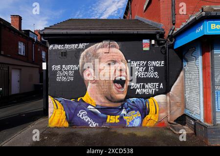 Ein Wandgemälde in Headingley, Leeds, um Leeds Rhinos Rugbyspieler Rob Burrow CBE seit seinem Tod am 2. Juni 2024 zu ehren Stockfoto