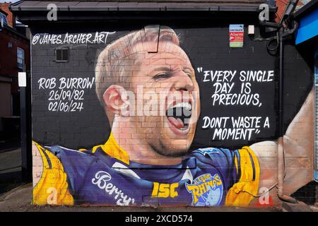 Ein Wandgemälde in Headingley, Leeds, um Leeds Rhinos Rugbyspieler Rob Burrow CBE seit seinem Tod am 2. Juni 2024 zu ehren Stockfoto