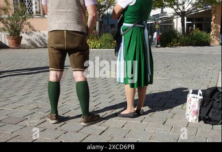 Tragen traditioneller steirischer Lederhosen, Volkskultur und Mode traditionelle Lederhosen, genannt Lederhosen Stockfoto