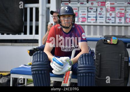 Canterbury, England. Juni 2024. Zak Crawley vor der Vitalitätsexplosion zwischen Kent Spitfire und Gloucestershire am Spitfire Ground in St. Lawrence in Canterbury. Kyle Andrews/Alamy Live News. Stockfoto