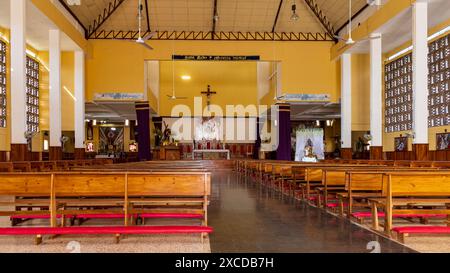 Juilgalpa, Nicaragua - 13. März 2024: Im Innern der Juilgalpa-Kathedrale Himmelfahrt der katholischen Dame entlang des zentralen Parks in Juilgalpa Hauptstadt Chontales Departement Nicaragua Stockfoto
