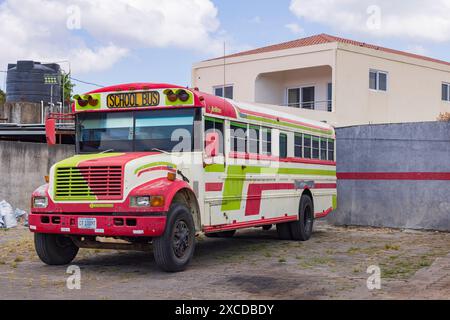 Juilgalpa, Nicaragua - 13. März 2024: Farbenfroher amerikanischer Schulbus in der Hauptstadt Juilgalpa, Abteilung Chontales von Nicaragua Stockfoto