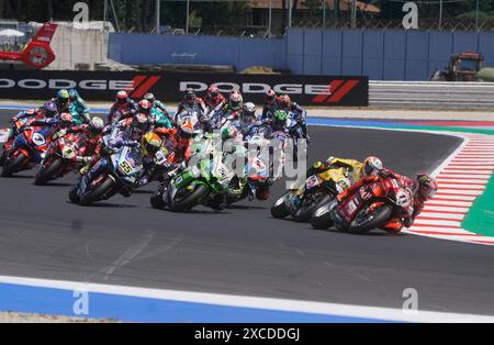 Misano Adriatico, Italien. Juni 2024. Foto Alessandro La Rocca/LaPresse16-06-2024, Misano World Circuit Marco Simoncelli Sport-Motociclismo-WSBK FIM Superbike World Championship-Pirelli Emilia Romagna Runde 14-16-Juni 2024 Gara 2 nella Foto: Foto Alessandro La Rocca/ Credit: LaPresse/Alamy Live News Stockfoto