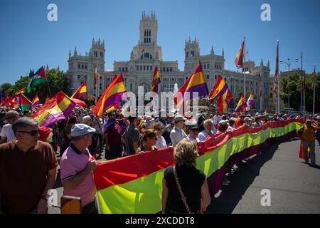 Madrid, Spanien. Juni 2024. Tausende republikanischer und antimonarchischer Menschen sind in einer Demonstration zum 10. Jahrestag der Herrschaft von Felipe VI. Als spanischer Monarch durch das Zentrum von Madrid marschiert. Quelle: D. Canales Carvajal / Alamy Live News Stockfoto