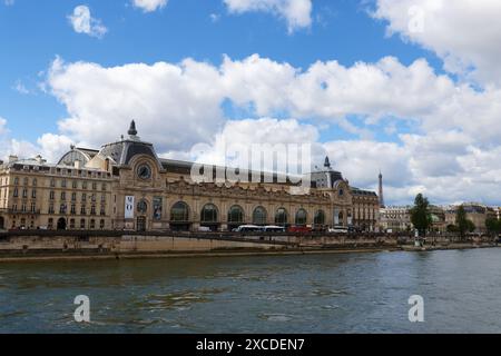 Außenansicht des Museumsgebäudes Orsay am Ufer der seine in Paris, Frankreich Stockfoto