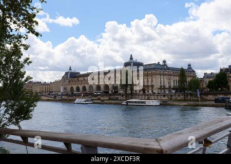 Außenansicht des Museumsgebäudes Orsay am Ufer der seine in Paris, Frankreich Stockfoto