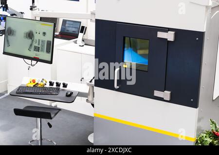 Röntgensensorgerät. Gepäckaufgabe. Stockfoto