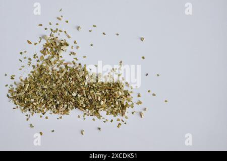 Paraguayischer Ilex Tee Yerba Mate auf weißem Hintergrund. Stockfoto