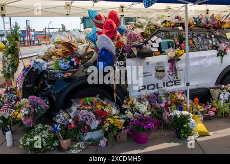 Minneapolis, Minnesota. Polizeigedenkmal für einen gefallenen Offizier, der während der Reaktion auf eine Schießerei getötet wurde. Stockfoto