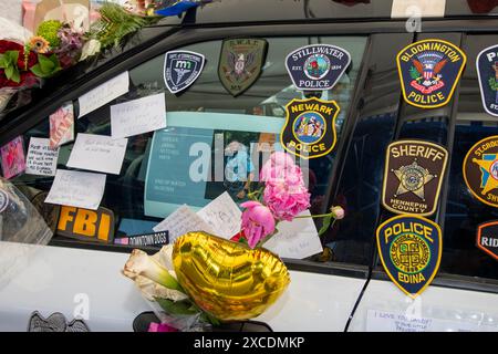 Minneapolis, Minnesota. Polizeigedenkmal für einen gefallenen Offizier, der während der Reaktion auf eine Schießerei getötet wurde. Stockfoto