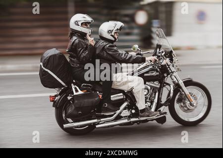 Italien, 09. Juni 2024: Motorräder der legendären Marke Harley Davidson auf der EUROPÄISCHEN H.O.G.-RALLYE der Senigallia Ancona Marche Stockfoto