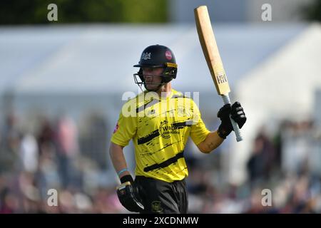 Canterbury, England. Juni 2024. Miles Hammond geht während der Vitality Blast-Veranstaltung zwischen Kent Spitfires und Gloucestershire auf dem Spitfire Ground, St. Lawrence in Canterbury. Kyle Andrews/Alamy Live News. Stockfoto