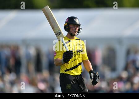 Canterbury, England. Juni 2024. Miles Hammond geht während der Vitality Blast-Veranstaltung zwischen Kent Spitfires und Gloucestershire auf dem Spitfire Ground, St. Lawrence in Canterbury. Kyle Andrews/Alamy Live News. Stockfoto