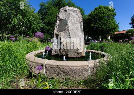 1891 Peavey Trinkbrunnen für Pferde am Wíta Tópa (Lake of the Isles) in Minneapolis, Minnesota. Der Brunnen wurde später als Memoria eingeweiht Stockfoto