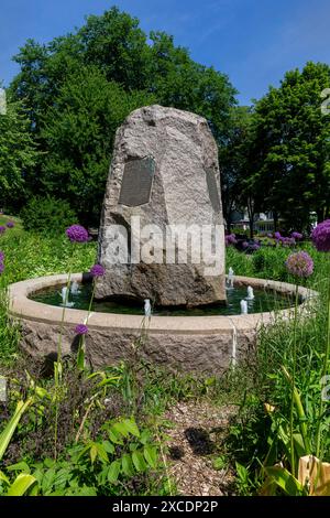 1891 Peavey Trinkbrunnen für Pferde am Wíta Tópa (Lake of the Isles) in Minneapolis, Minnesota. Der Brunnen wurde später als Memoria eingeweiht Stockfoto