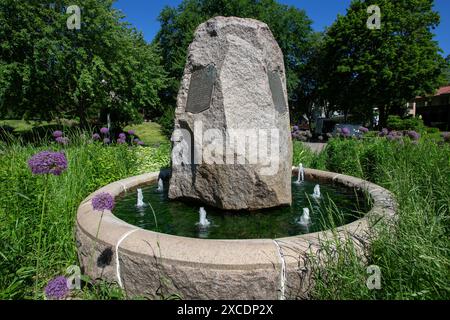 1891 Peavey Trinkbrunnen für Pferde am Wíta Tópa (Lake of the Isles) in Minneapolis, Minnesota. Der Brunnen wurde später als Memoria eingeweiht Stockfoto