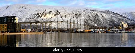 Die Straßenbrücke über den Balsfjord, Tromso City, Troms County, Norwegen Stockfoto