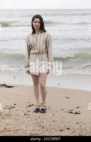 Cabourg, Frankreich. Juni 2024. Daphne Patakia besucht am 15. Juni 2024 das 38. Cabourg Film Festival in Cabourg, Frankreich. Quelle: Bernard Menigault/Alamy Live News Stockfoto