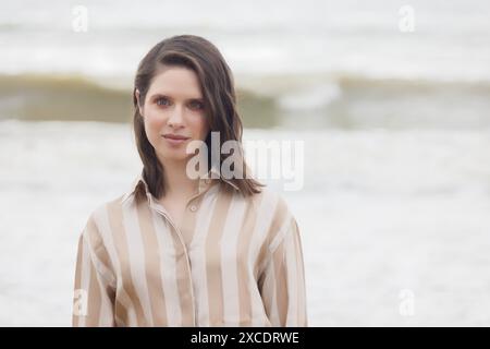 Cabourg, Frankreich. Juni 2024. Daphne Patakia besucht am 15. Juni 2024 das 38. Cabourg Film Festival in Cabourg, Frankreich. Quelle: Bernard Menigault/Alamy Live News Stockfoto
