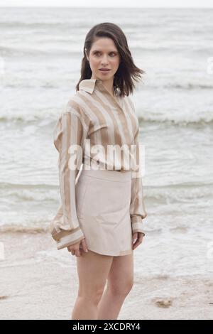 Cabourg, Frankreich. Juni 2024. Daphne Patakia besucht am 15. Juni 2024 das 38. Cabourg Film Festival in Cabourg, Frankreich. Quelle: Bernard Menigault/Alamy Live News Stockfoto